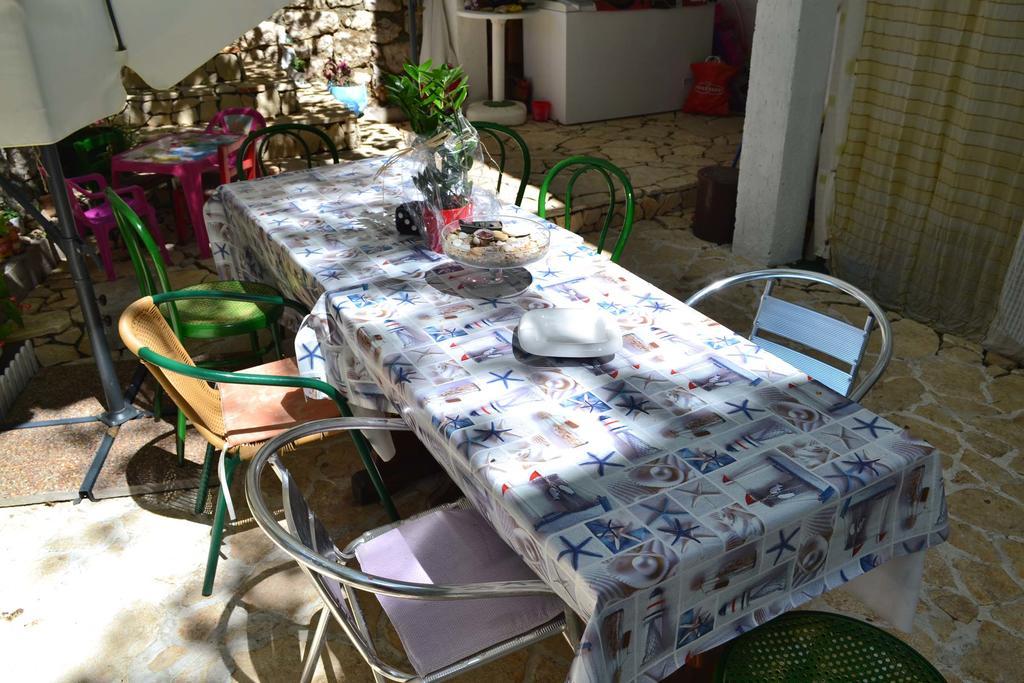 Apartmani Jenny I Tania Lopar Exterior photo