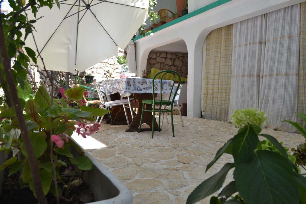Apartmani Jenny I Tania Lopar Exterior photo