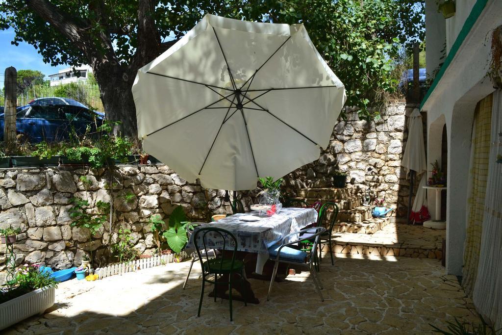 Apartmani Jenny I Tania Lopar Exterior photo