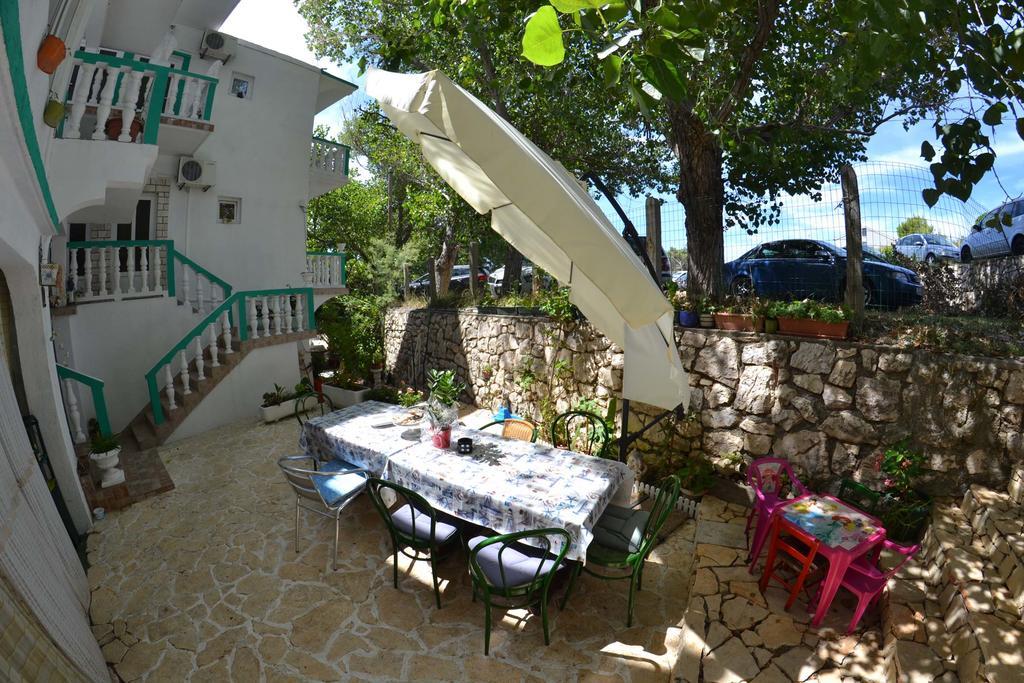 Apartmani Jenny I Tania Lopar Exterior photo