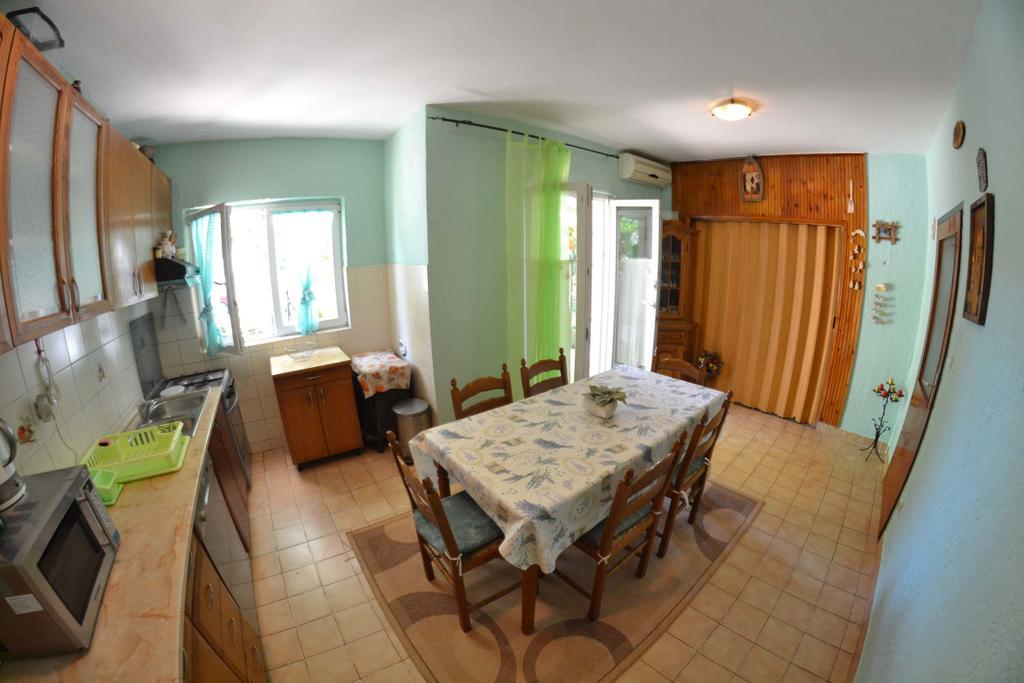Apartmani Jenny I Tania Lopar Exterior photo