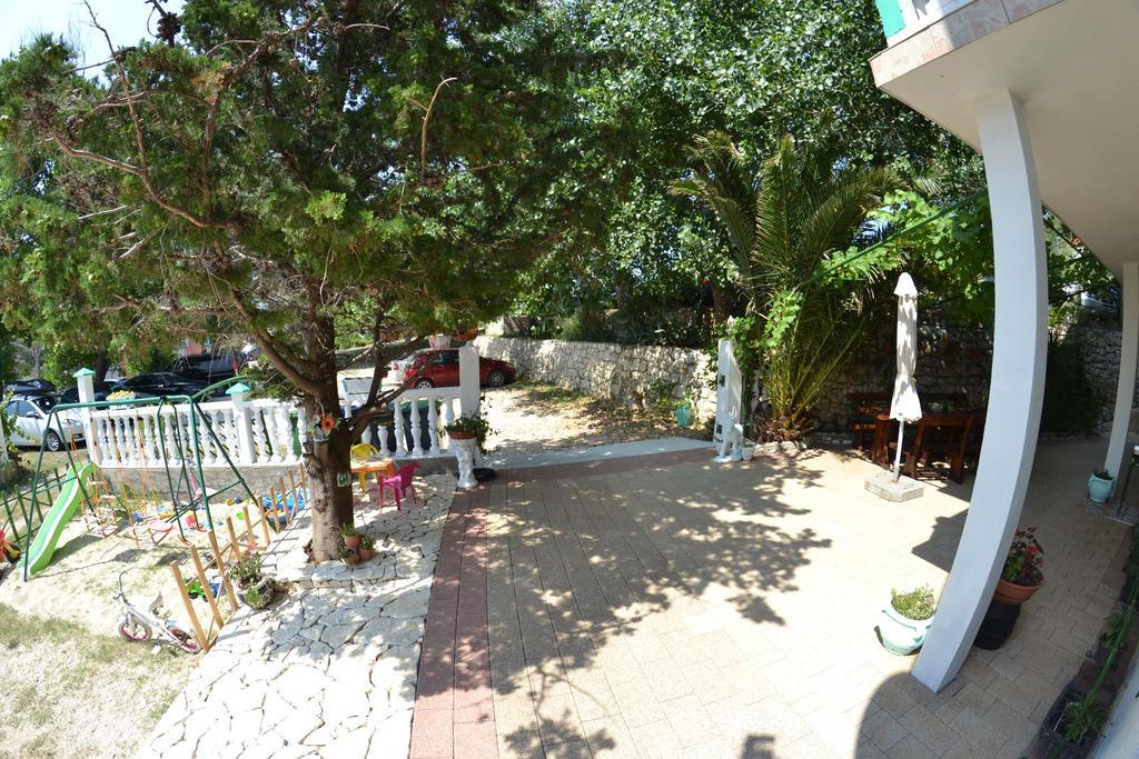 Apartmani Jenny I Tania Lopar Exterior photo