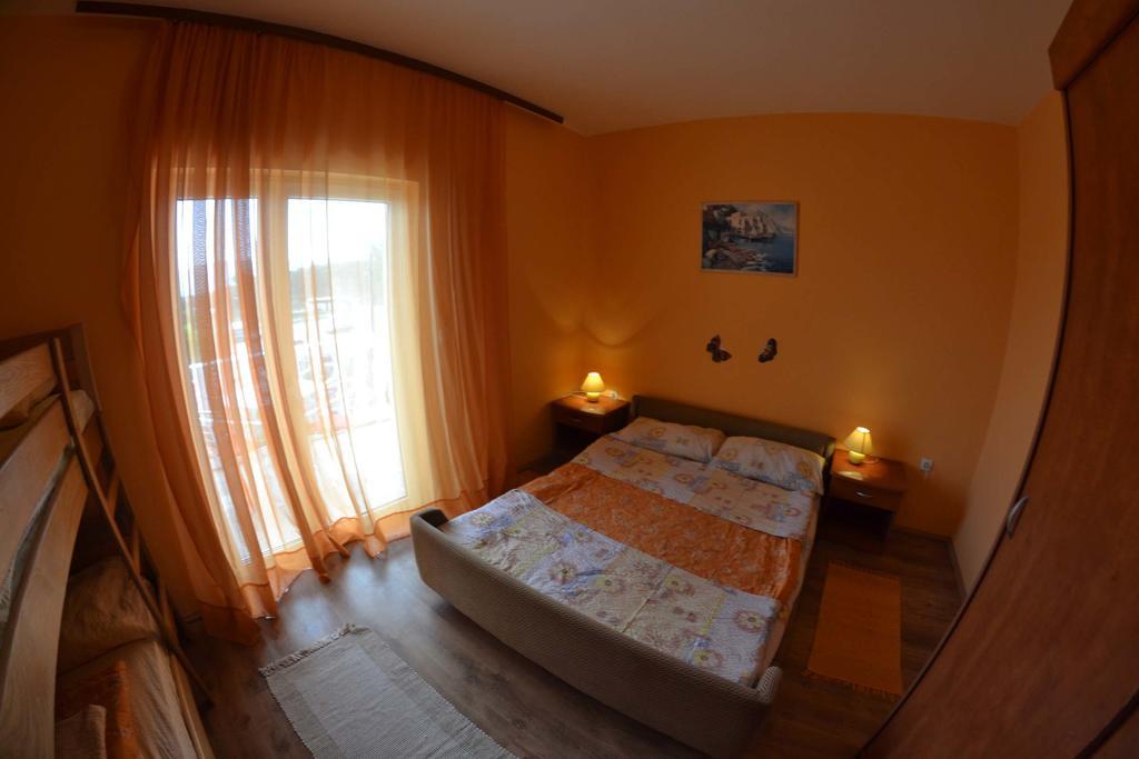 Apartmani Jenny I Tania Lopar Exterior photo