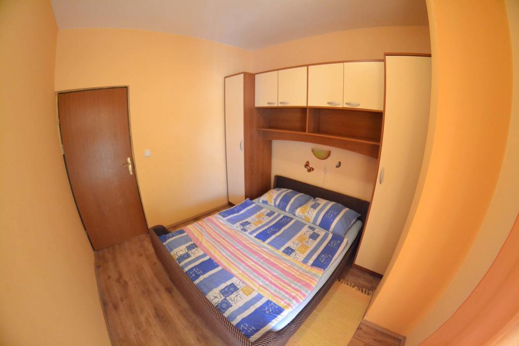 Apartmani Jenny I Tania Lopar Exterior photo