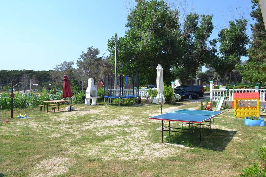 Apartmani Jenny I Tania Lopar Exterior photo